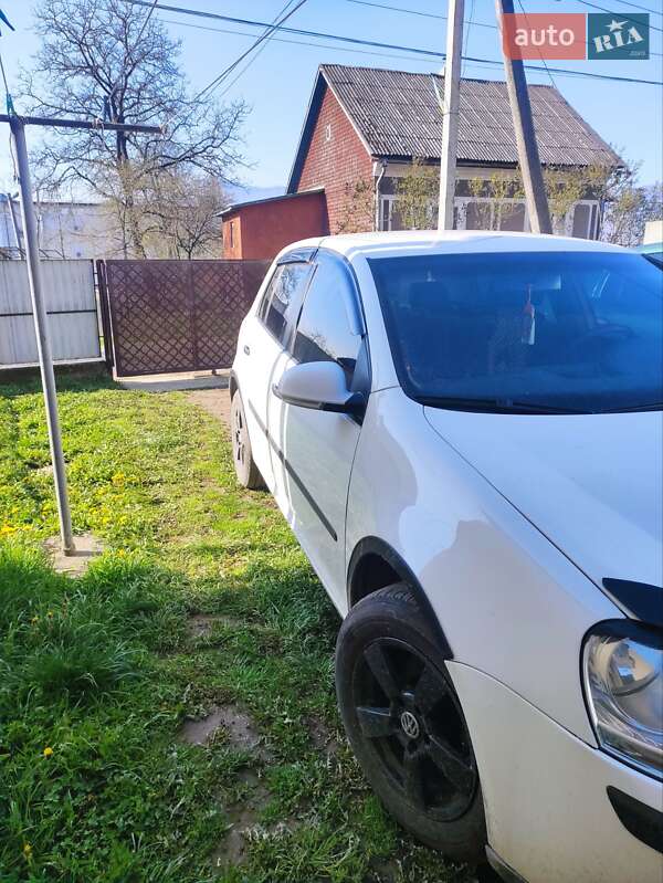Хетчбек Volkswagen Golf 2004 в Тячеві