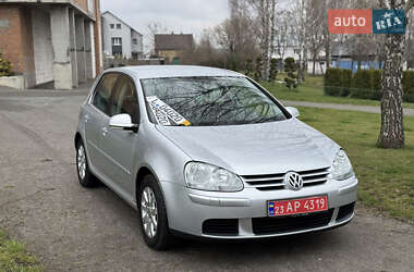 Хэтчбек Volkswagen Golf 2005 в 