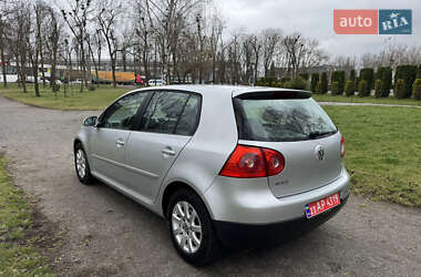 Хэтчбек Volkswagen Golf 2005 в 