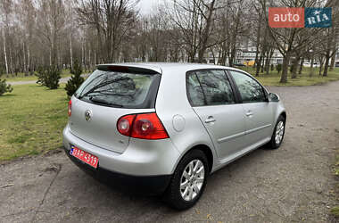 Хэтчбек Volkswagen Golf 2005 в 