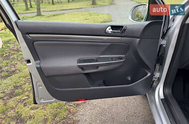 Хэтчбек Volkswagen Golf 2005 в 
