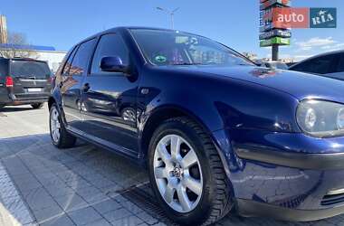 Хэтчбек Volkswagen Golf 2001 в 