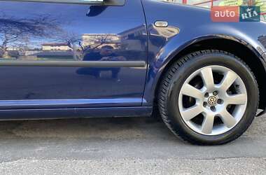 Хэтчбек Volkswagen Golf 2001 в 