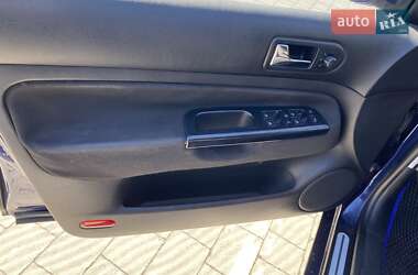Хэтчбек Volkswagen Golf 2001 в 