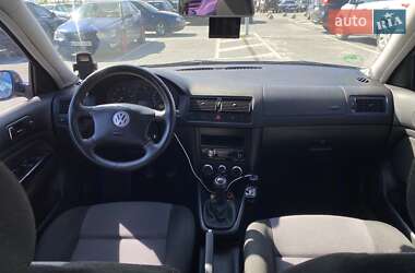 Хэтчбек Volkswagen Golf 2001 в 