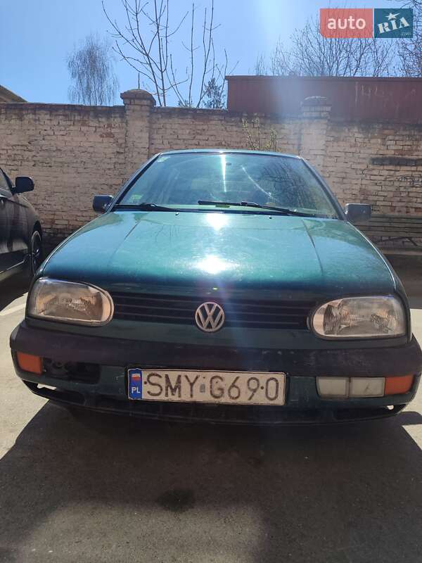 Хэтчбек Volkswagen Golf 1996 в 