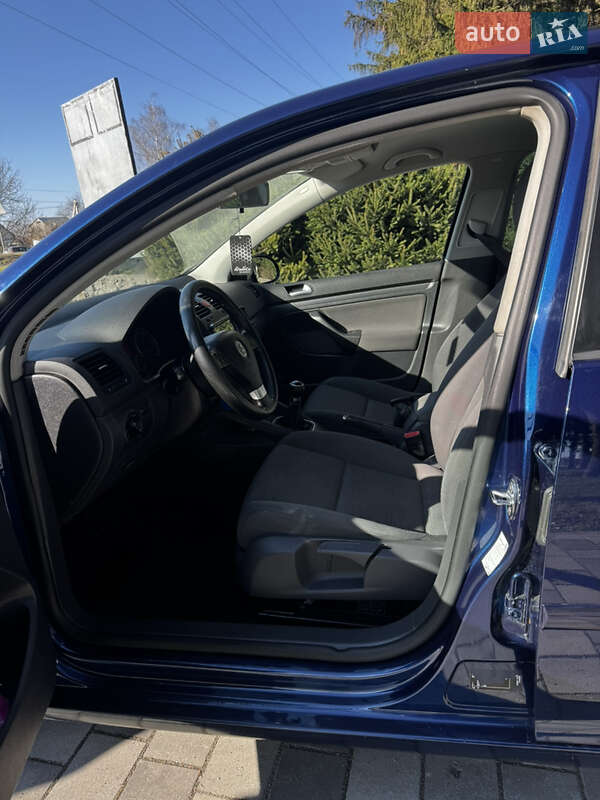 Хэтчбек Volkswagen Golf 2008 в Староконстантинове