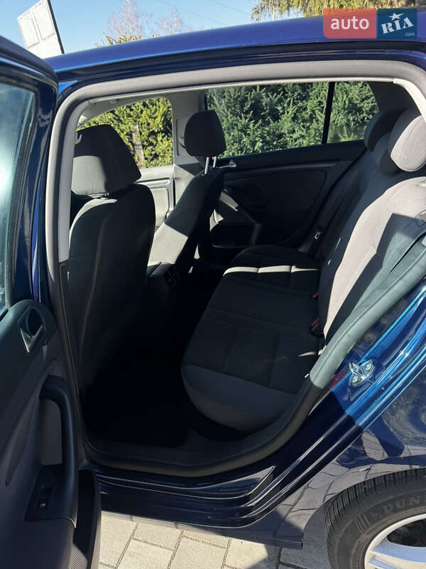 Хэтчбек Volkswagen Golf 2008 в Староконстантинове