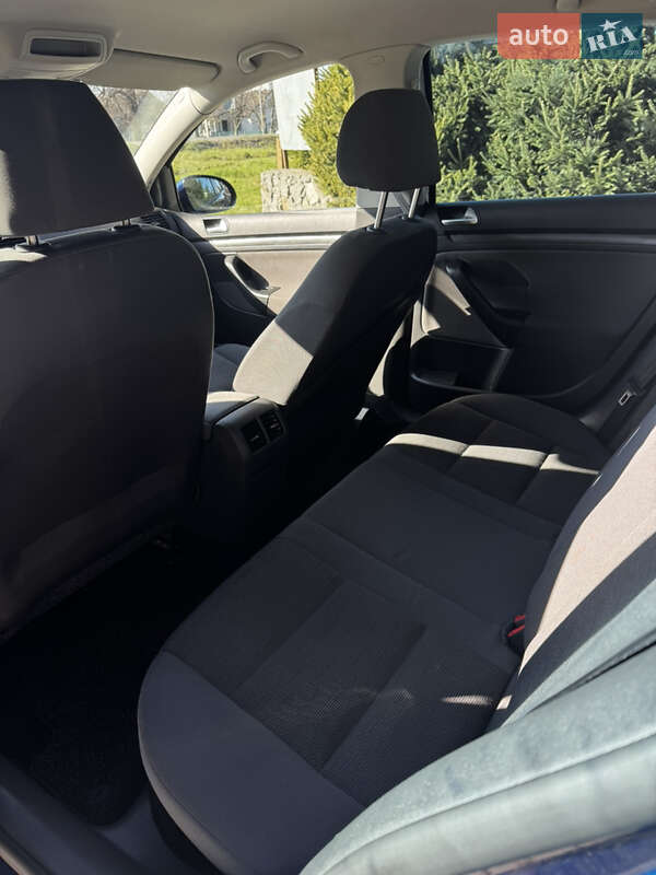 Хэтчбек Volkswagen Golf 2008 в Староконстантинове