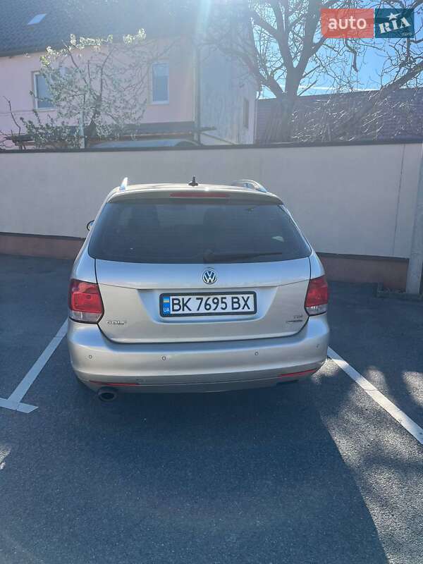 Універсал Volkswagen Golf 2012 в Виноградові