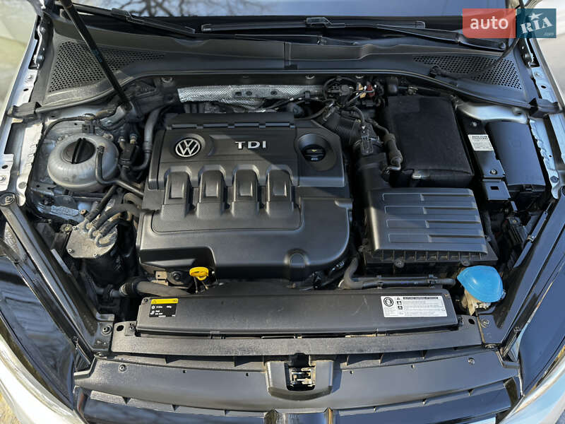 Универсал Volkswagen Golf 2014 в Черновцах