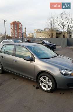 Хэтчбек Volkswagen Golf 2009 в 