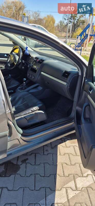 Хэтчбек Volkswagen Golf 2008 в Дубно