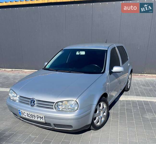 Хетчбек Volkswagen Golf 2003 в Мостиській