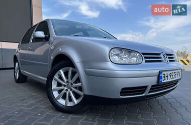 Хэтчбек Volkswagen Golf 2001 в 