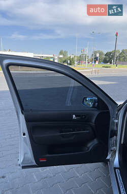 Хэтчбек Volkswagen Golf 2001 в 