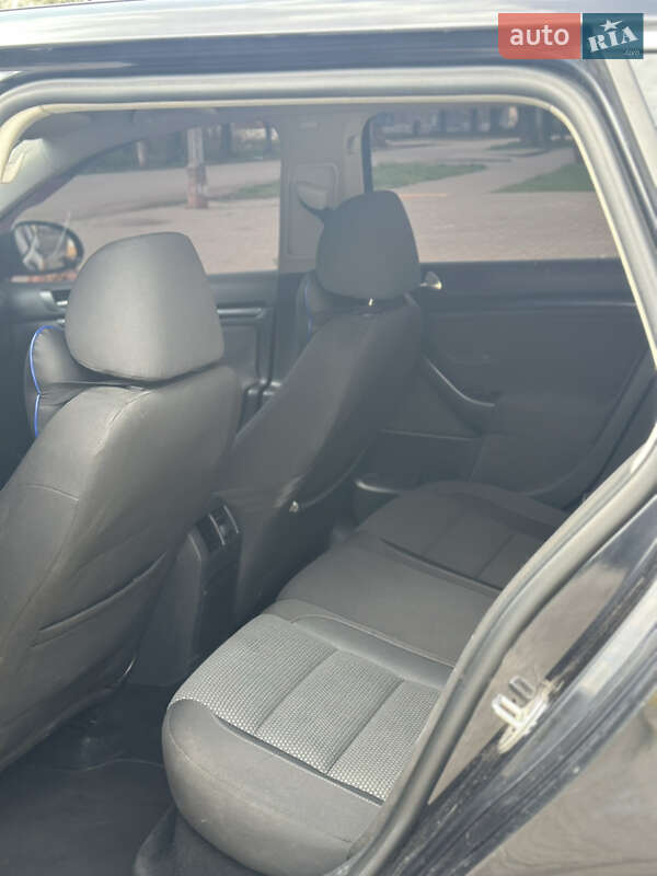 Универсал Volkswagen Golf 2011 в Славянске
