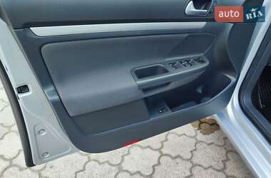 Хэтчбек Volkswagen Golf 2008 в 