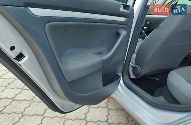 Хэтчбек Volkswagen Golf 2008 в 