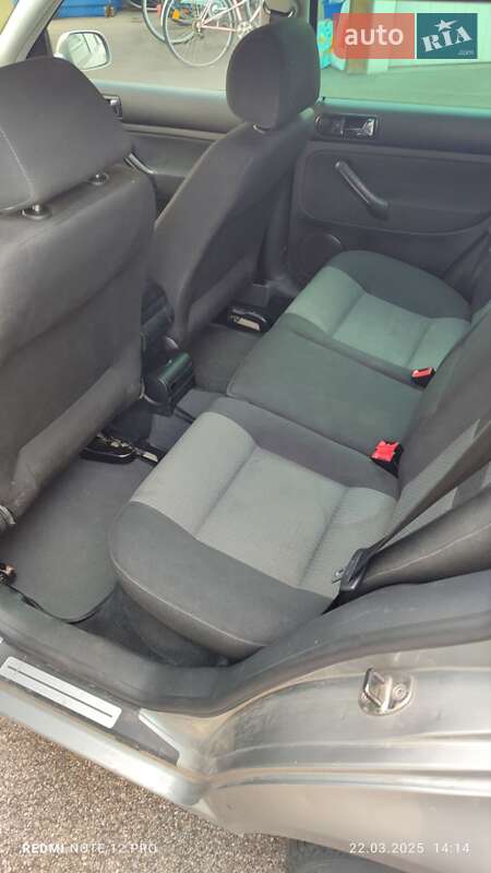 Универсал Volkswagen Golf 2003 в Черновцах