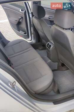 Хетчбек Volkswagen Golf 2004 в 