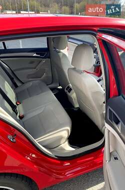 Хэтчбек Volkswagen Golf 2014 в 