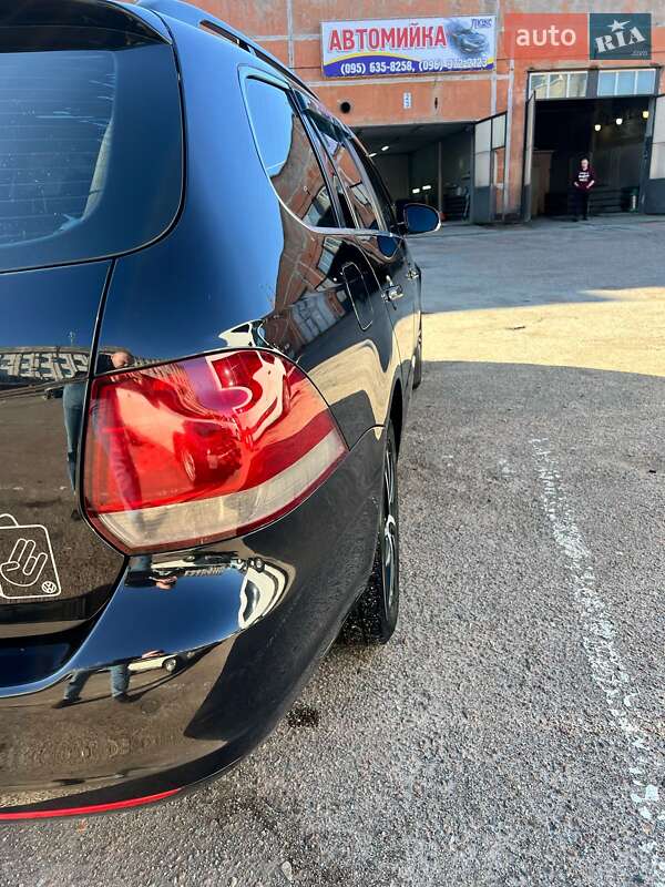 Универсал Volkswagen Golf 2011 в Чернигове