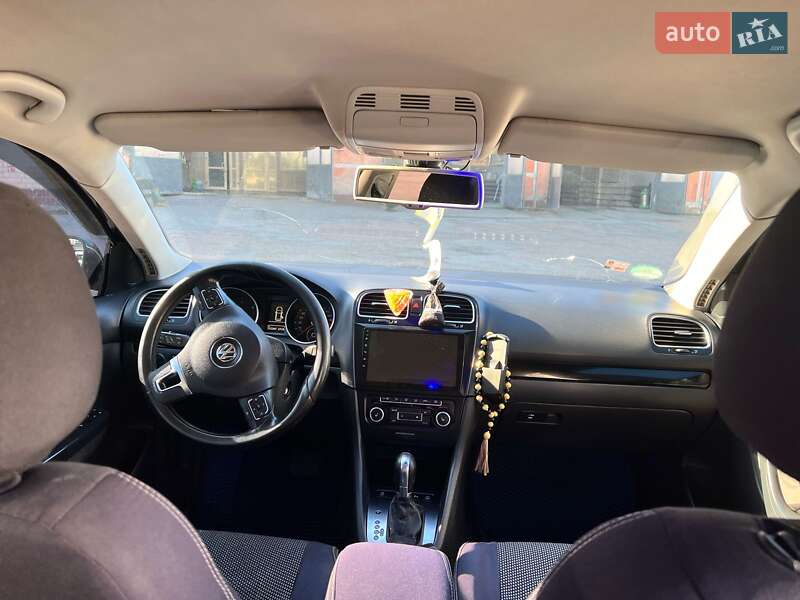 Универсал Volkswagen Golf 2011 в Чернигове