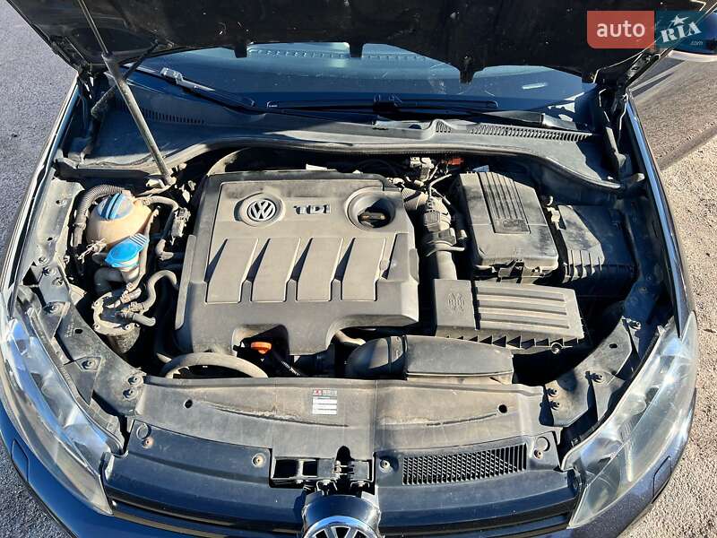 Универсал Volkswagen Golf 2011 в Чернигове