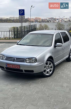 Хэтчбек Volkswagen Golf 2003 в 