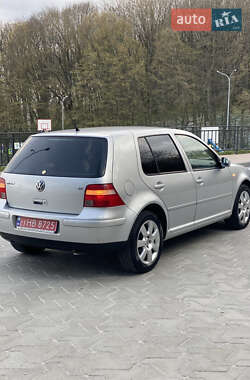 Хэтчбек Volkswagen Golf 2003 в 