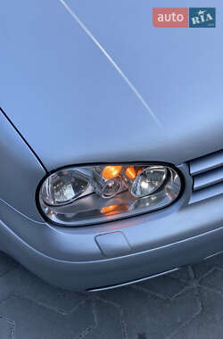 Хэтчбек Volkswagen Golf 2003 в 