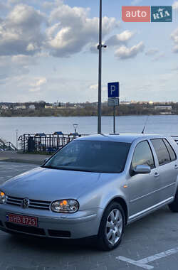 Хэтчбек Volkswagen Golf 2003 в 