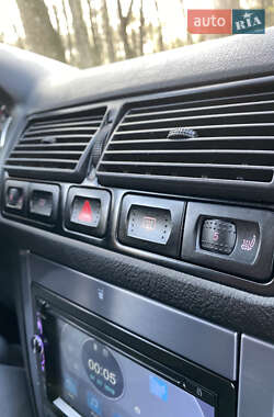 Хэтчбек Volkswagen Golf 2003 в 