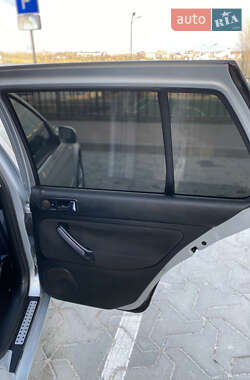 Хэтчбек Volkswagen Golf 2003 в 