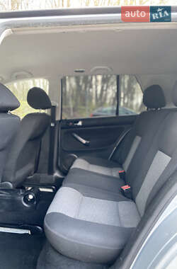 Хэтчбек Volkswagen Golf 2003 в 