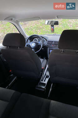 Хэтчбек Volkswagen Golf 2003 в 