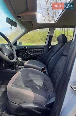 Хетчбек Volkswagen Golf 1998 в 