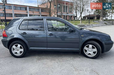 Хэтчбек Volkswagen Golf 2000 в 