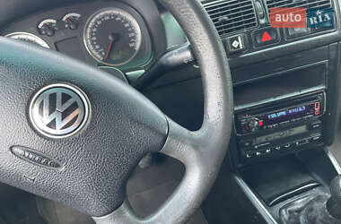 Хэтчбек Volkswagen Golf 2000 в 