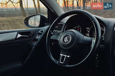 Хетчбек Volkswagen Golf 2011 в 