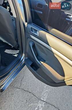 Универсал Volkswagen Golf 2010 в 