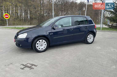 Хэтчбек Volkswagen Golf 2005 в 