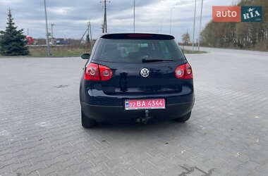 Хэтчбек Volkswagen Golf 2005 в 