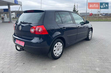 Хэтчбек Volkswagen Golf 2005 в 