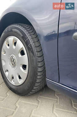 Хэтчбек Volkswagen Golf 2005 в 