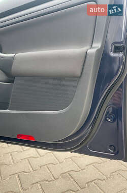 Хэтчбек Volkswagen Golf 2005 в 