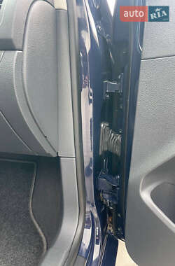 Хэтчбек Volkswagen Golf 2005 в 