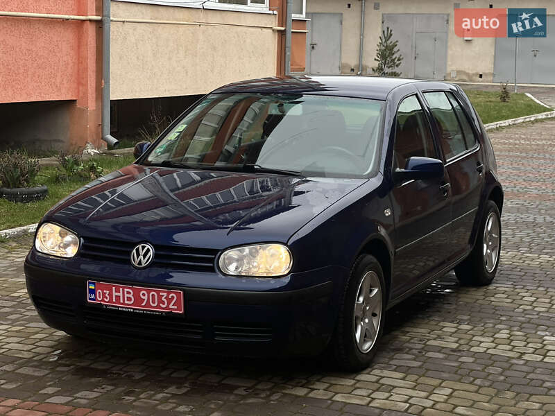 Хэтчбек Volkswagen Golf 2001 в 