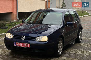 Хэтчбек Volkswagen Golf 2001 в 